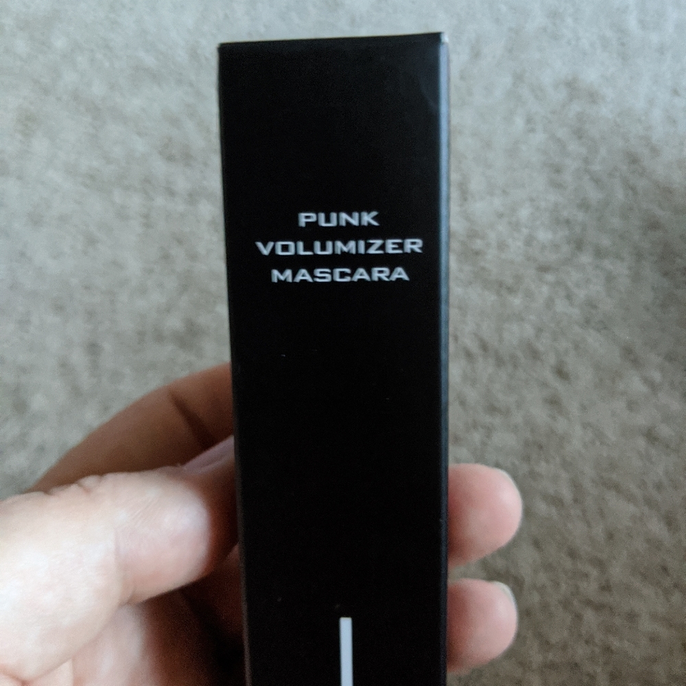 Punk Volumizer Mascara - Black